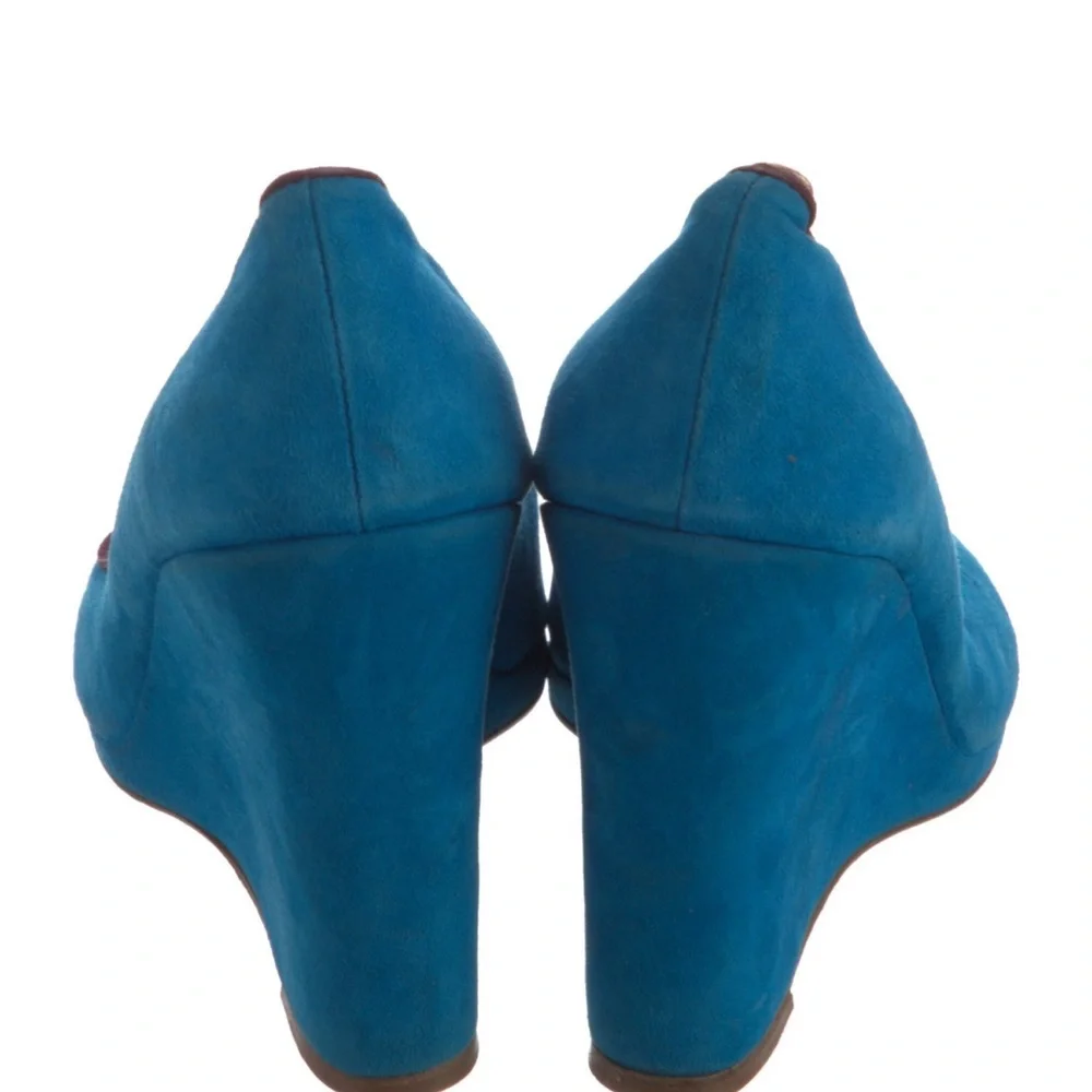 Loeffler Randall reposhing this